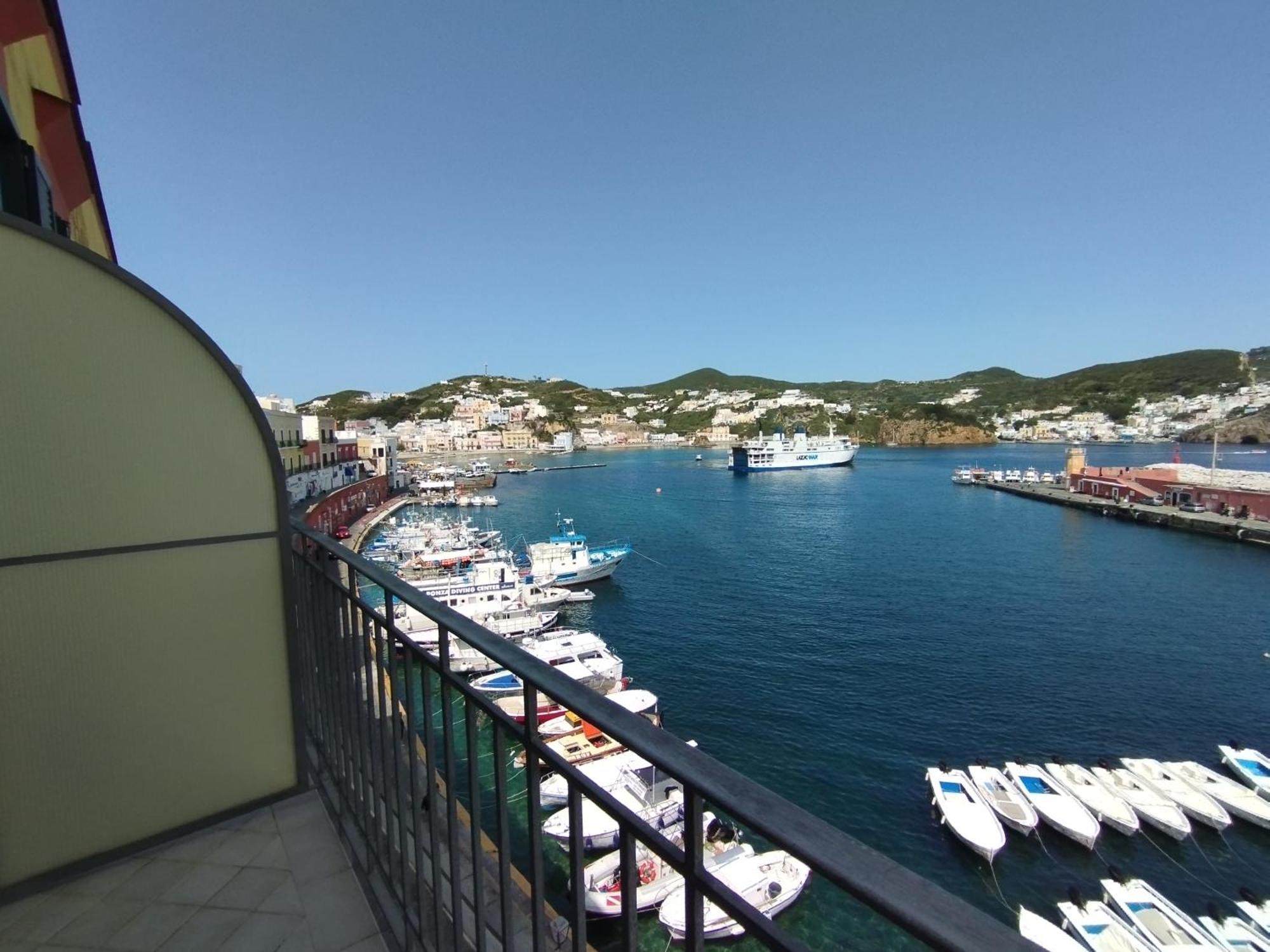 Locanda Mari Ponza Kültér fotó